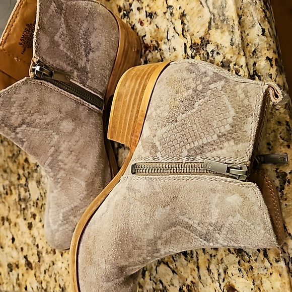 Lucky Brand Ankle Booties - Picture 6 of 13